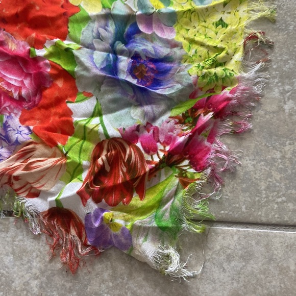 Large Floral Frayed Scarf/Sarong - Picture 4 of 8